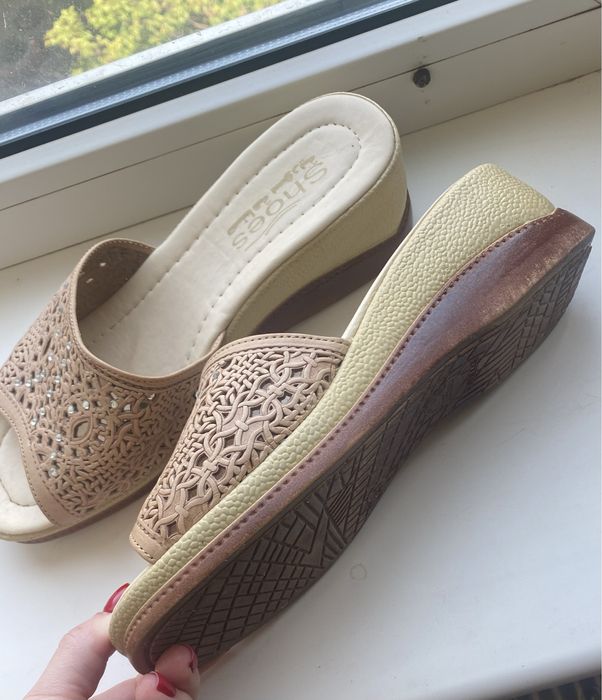 Шльопки/шкіряні шльопки/сандалі