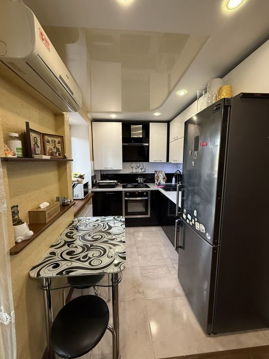 3к.кв з ремонтом , меблями і технікою , вул. Маланюка !