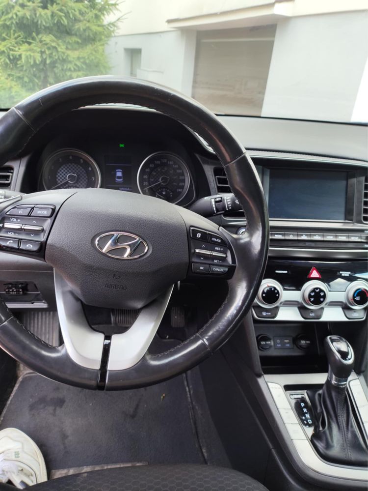 Hyundai elantra 2019r automat