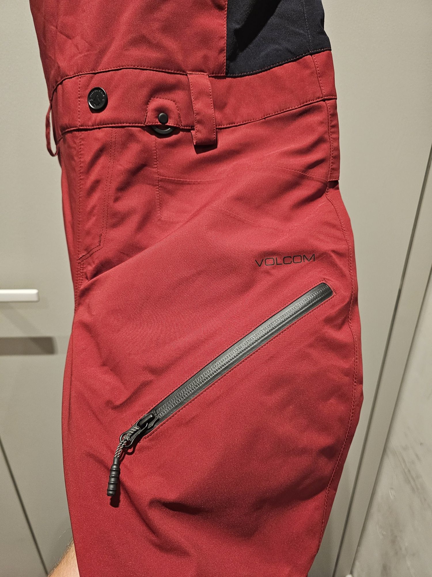 Jak nowe spodnie Volcom 2L Gore-TEX Elm Overall M Red kimmy bib