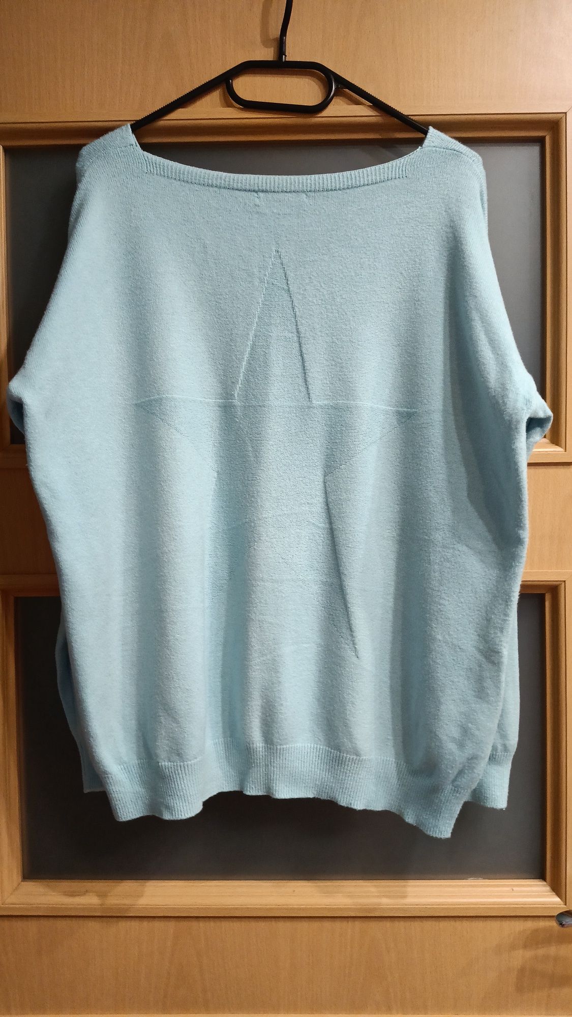 Błękitny sweter Made in Italy