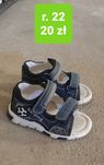 Sandałki w rozmiarze 22