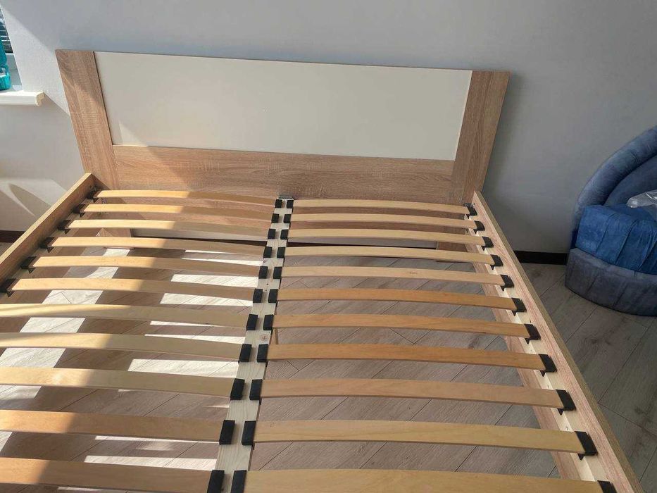 Надійне двоспальне ліжко Нове ліжко з матрацом