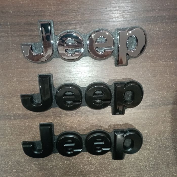 Емблема кришки багажника Jeep Grand Cherokee WK2