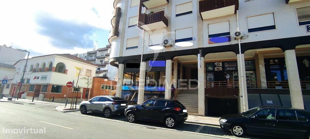 Loja c/ 25m2, Ed. Castelo, Ourém