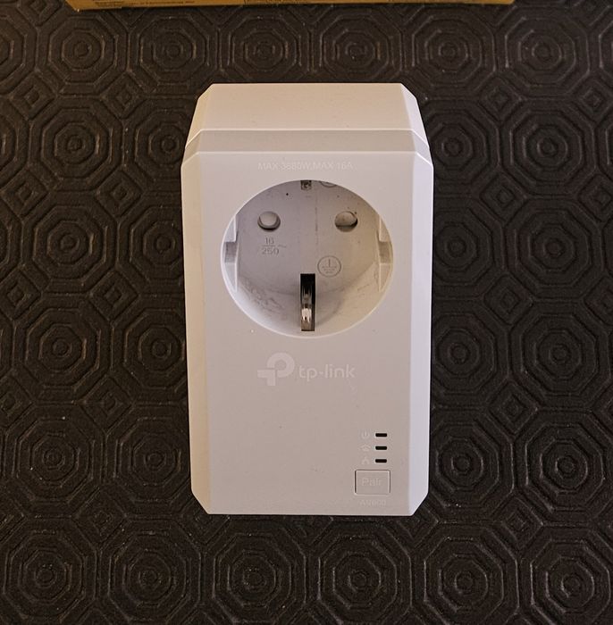 Tp-link Powerline Wi-Fi kit 
600 Mbps powerline
300 Mbp