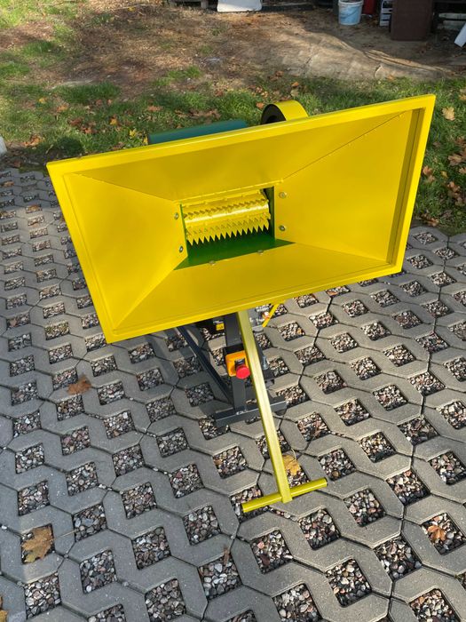 Rębak spalinowy  do gałęzi