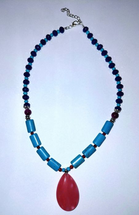 Намисто з натурального каміння.