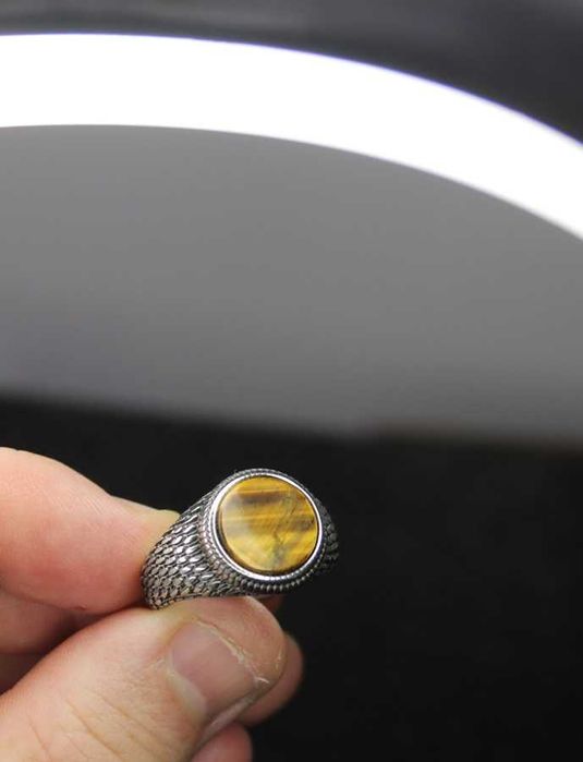 Anel em aço com pedra de olho de tigre