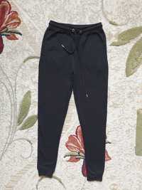 Продам лёгкие чёрные подростковые спортивные штаны р 170