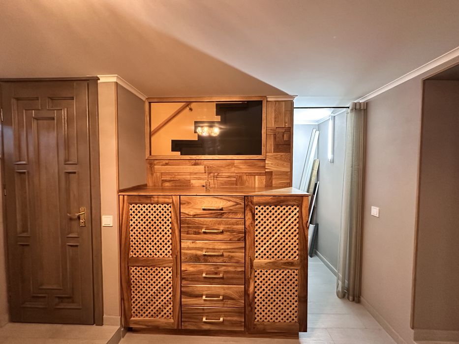 Продається двох кімнатна+ кухня студія+ підвал з Сауною і кімнатою