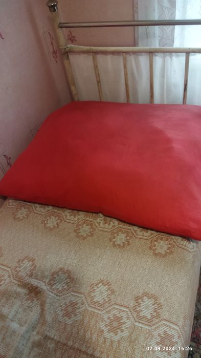 Кровать односпальная СССР металлическая с матрасом и подушкой