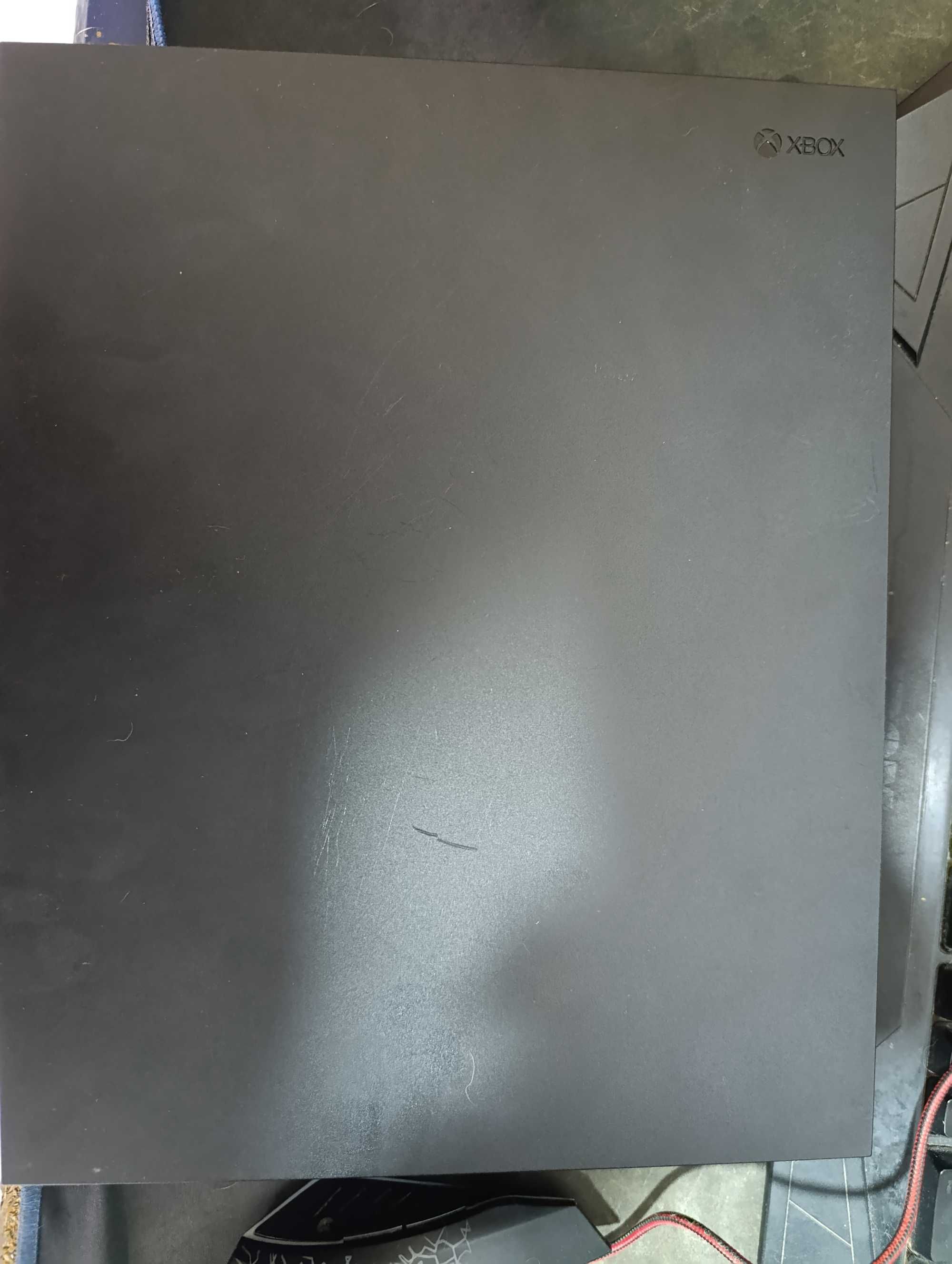 Xbox One X 1TB + Comando – 130€ (Negociável)