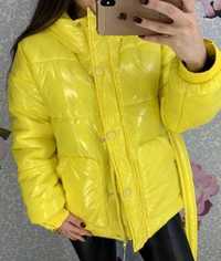 Стильна жовта куртка