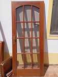 Porta em madeira e vidro