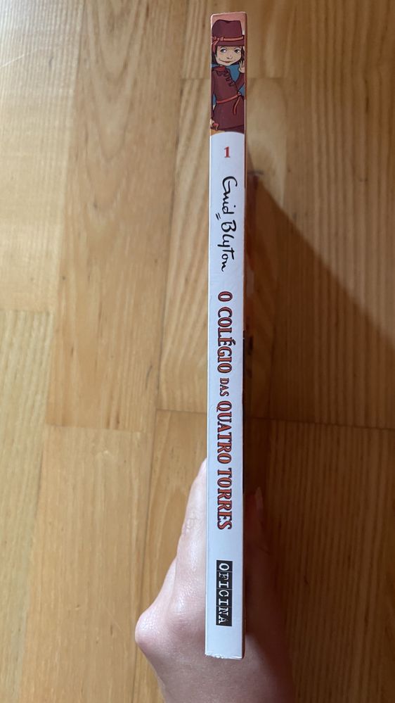 Livro o colégio das quatro torres