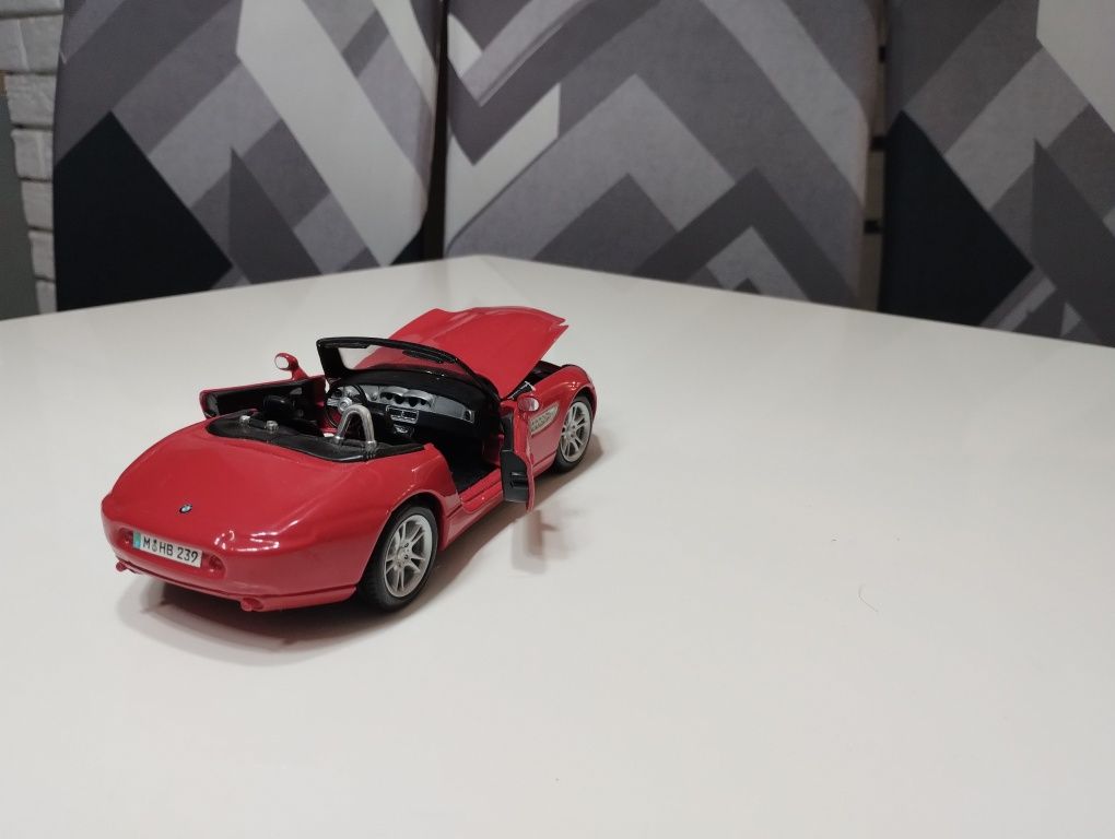 Model BMW Z8 1:24