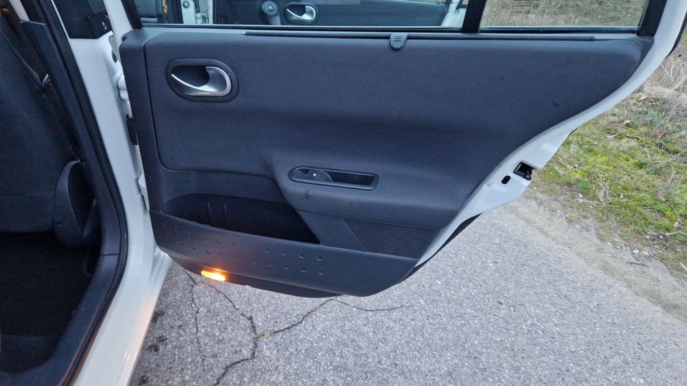 Автомобиль Renault Megan 1,6