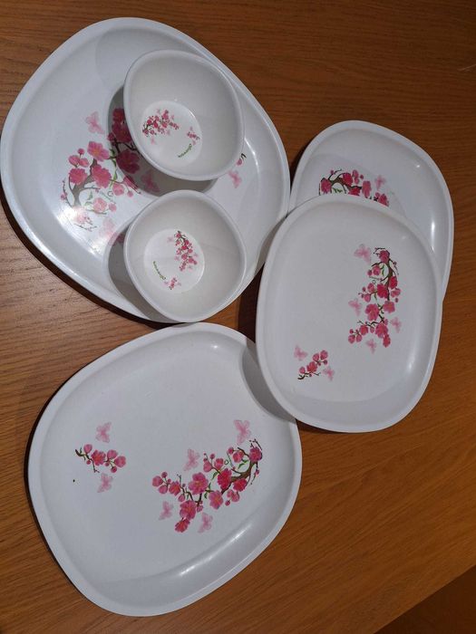 Conjunto de Plástico de 6 Peças: 4 Pratos e 2 Tigelas