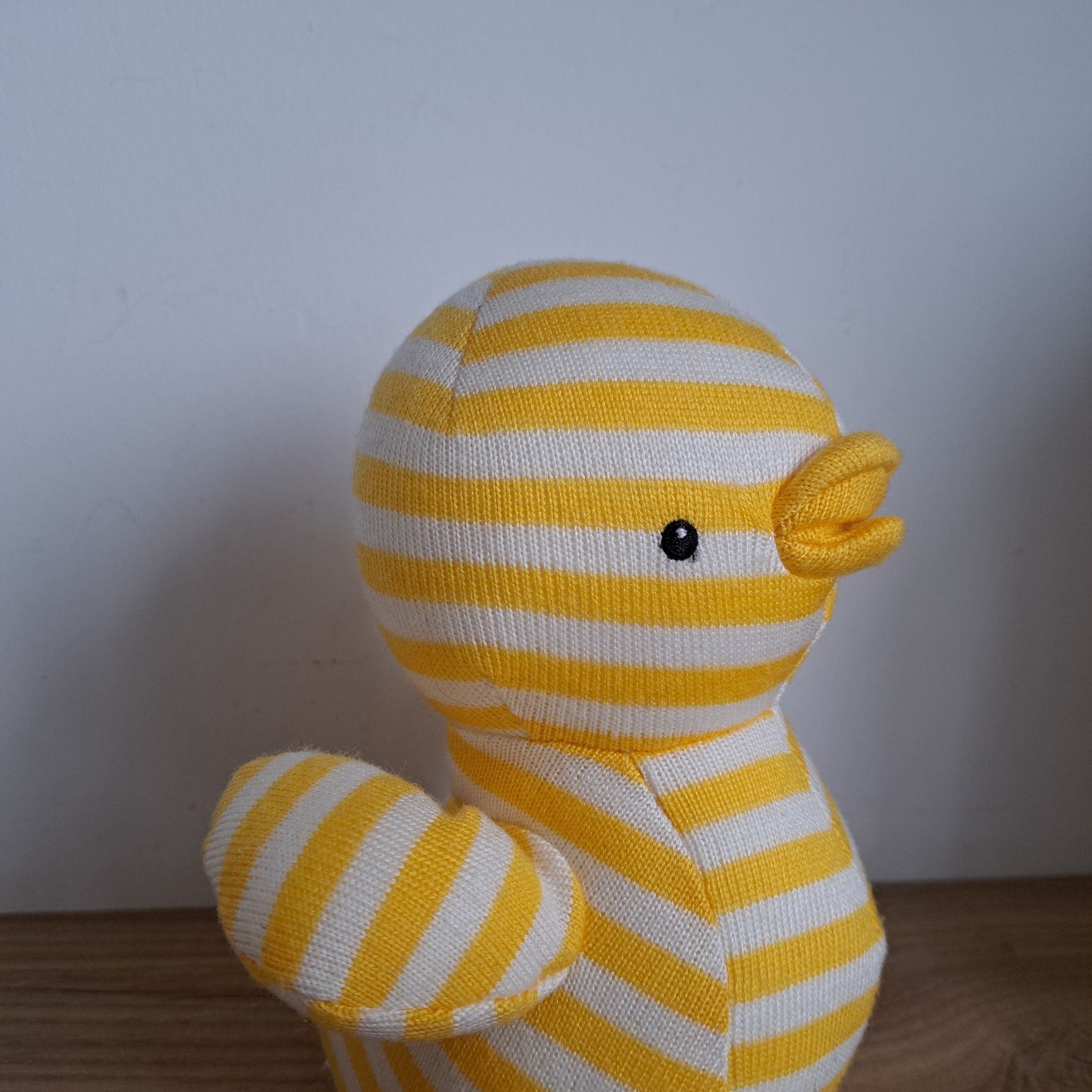 Jellycat Dilys Duck maskotka kaczka z dzwoneczkiem