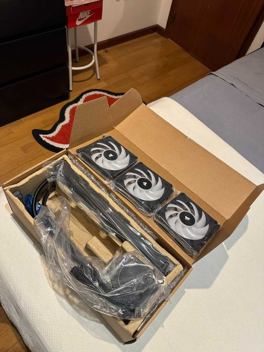 iCUE H150i Elite LCD XT Display Liquid CPU Cooler