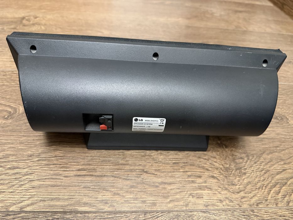 Kino domowe LG model SH52TH-W 300 W