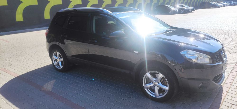 Автомобіль NISSAN Qashqai+2
