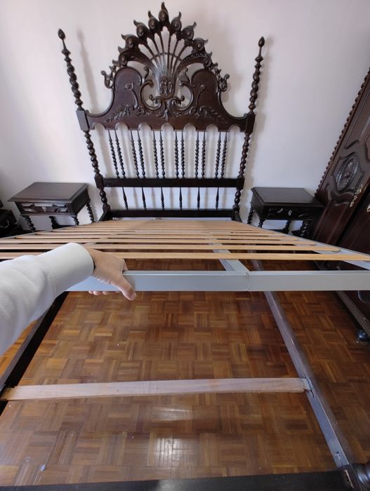 Cama estilo antigo com colchão ortopédico