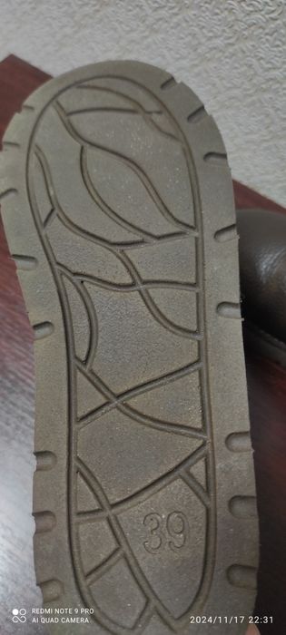 Уггі шкіряні жіночі 39р