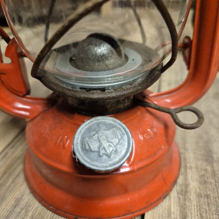 Lampa naftowa ( czerwona ) made in GDR , vintage
