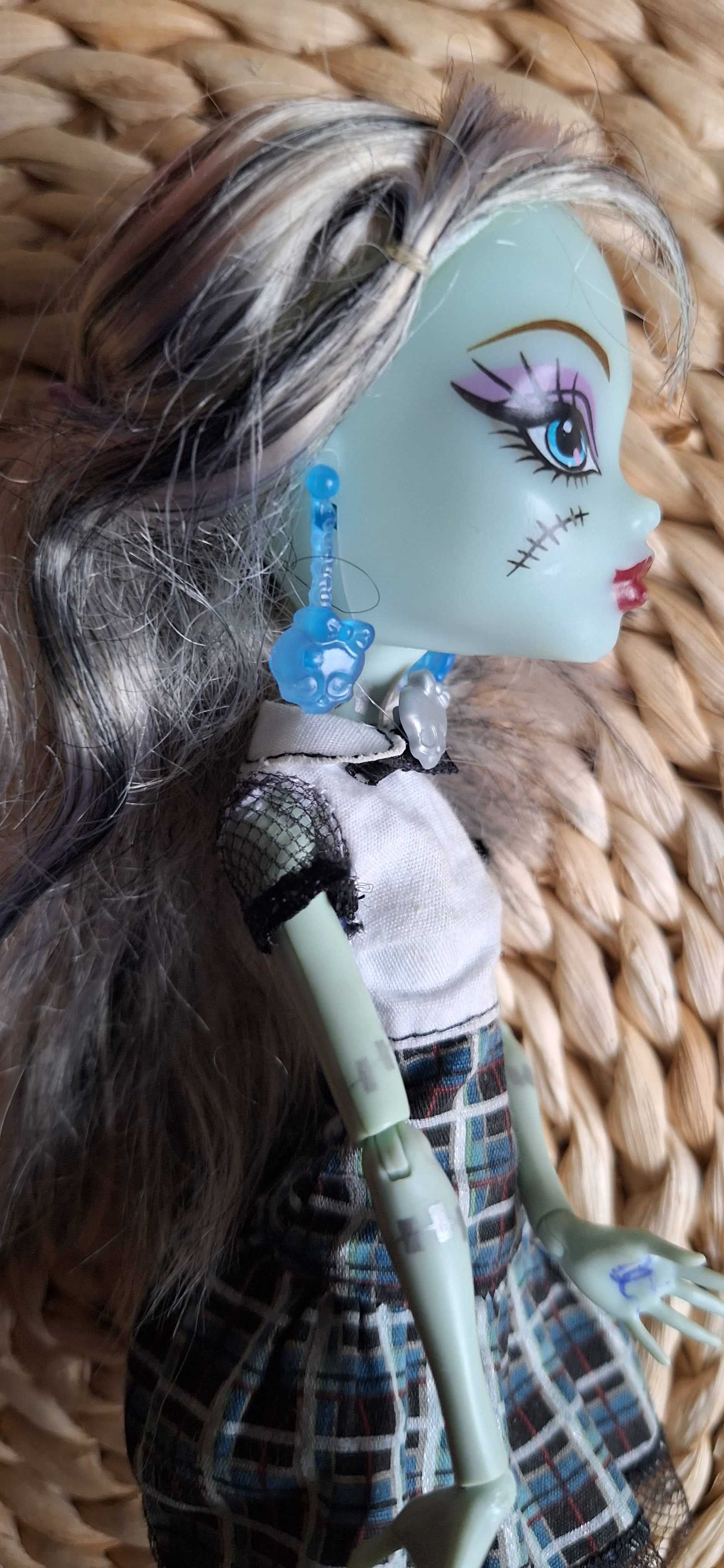 Działa Frankie Stein Ghouls Alive Monster High Mattel Lalka na baterie