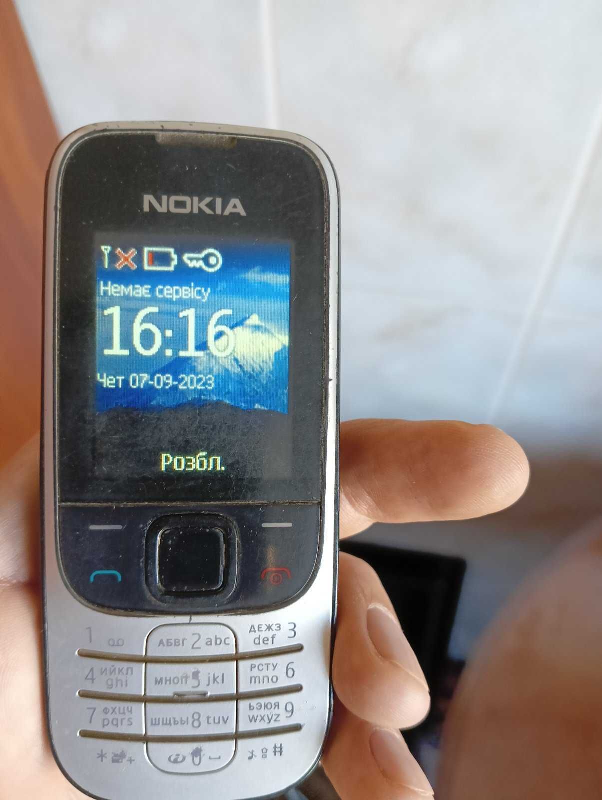 Кнопковий телефон Nokia 2330 classic + шкіряний чохол і рідна зарядка