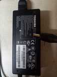 Zasilacz toshiba 19v 3.42a sprawny