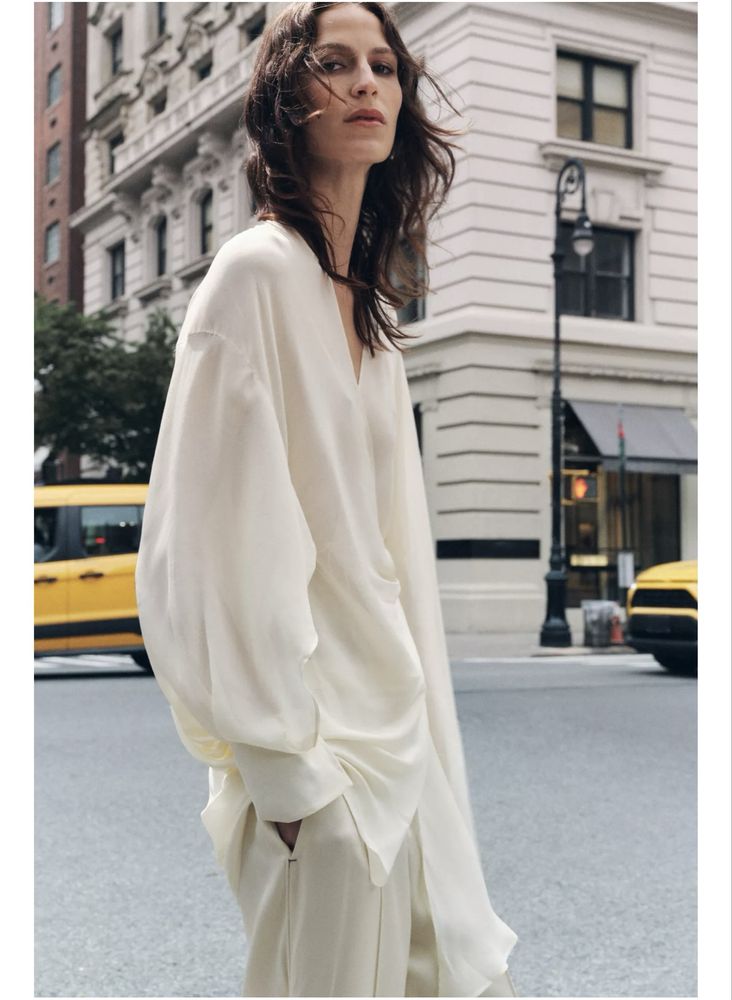 Ніжна блуза від ZARA
