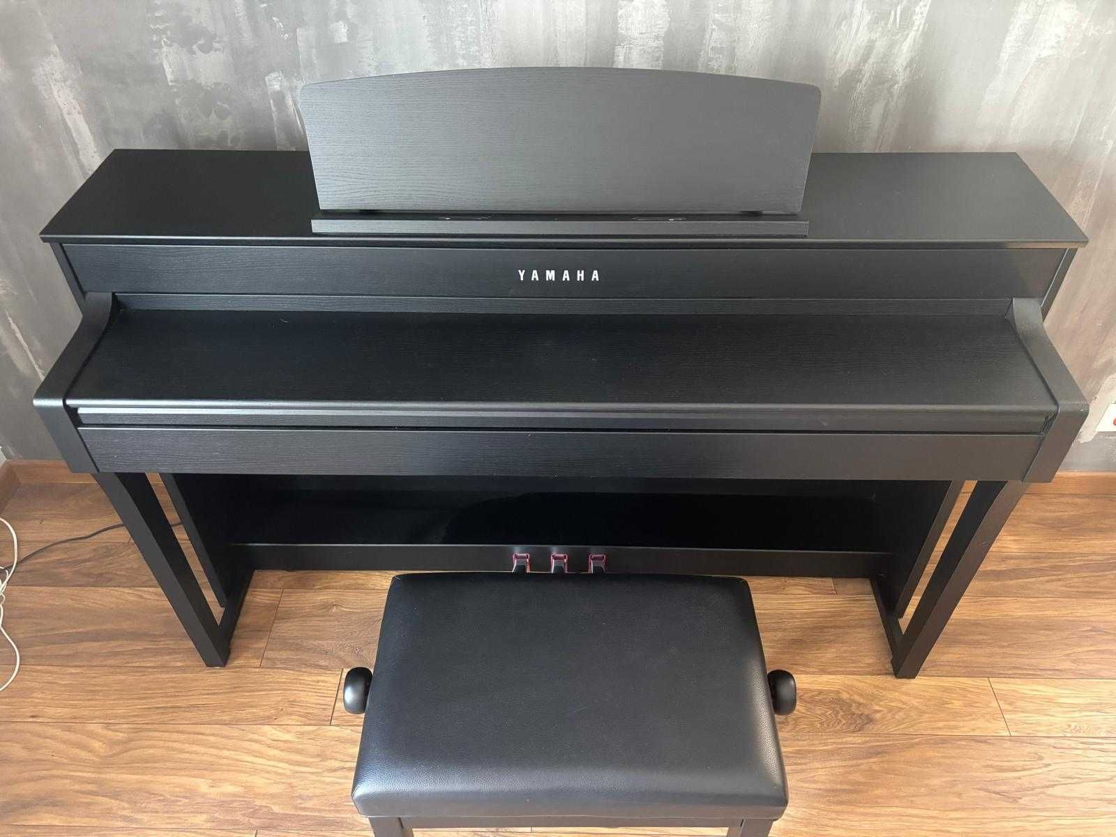 Yamaha CLP 645 B ClaviNova