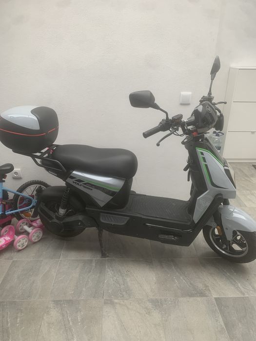 Bicicleta eletrica - 6 baterias de lidio, duas chaves, alarme e bau