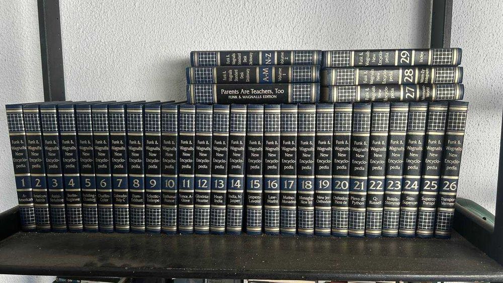 Coleção completa  Funk & Wagnalls New Encyclopedia 29 volumes
