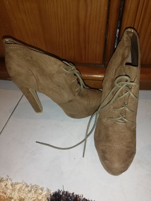 Botins e sandálias