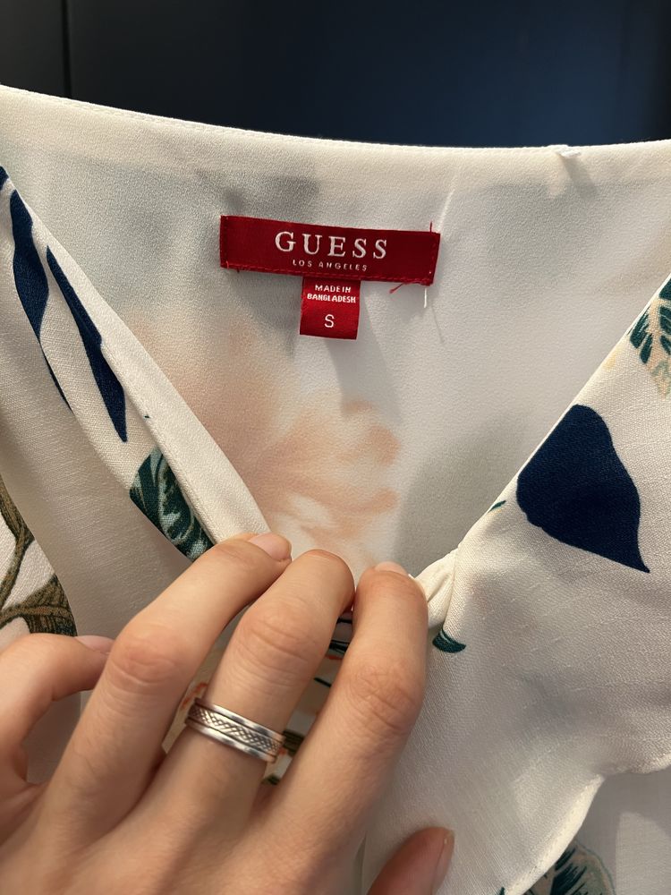 Sukienka marki Guess