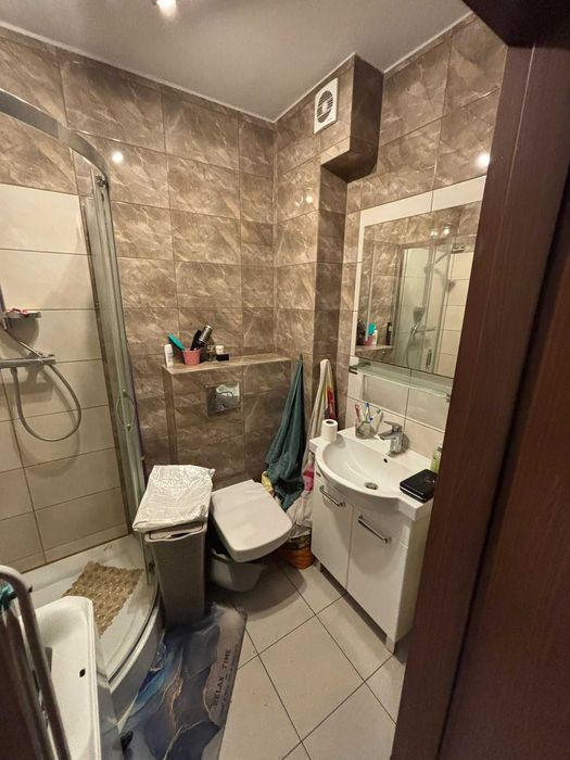 sprzedam kawalerkę z miejscem postojowym i balkonem osiedle zamknięte