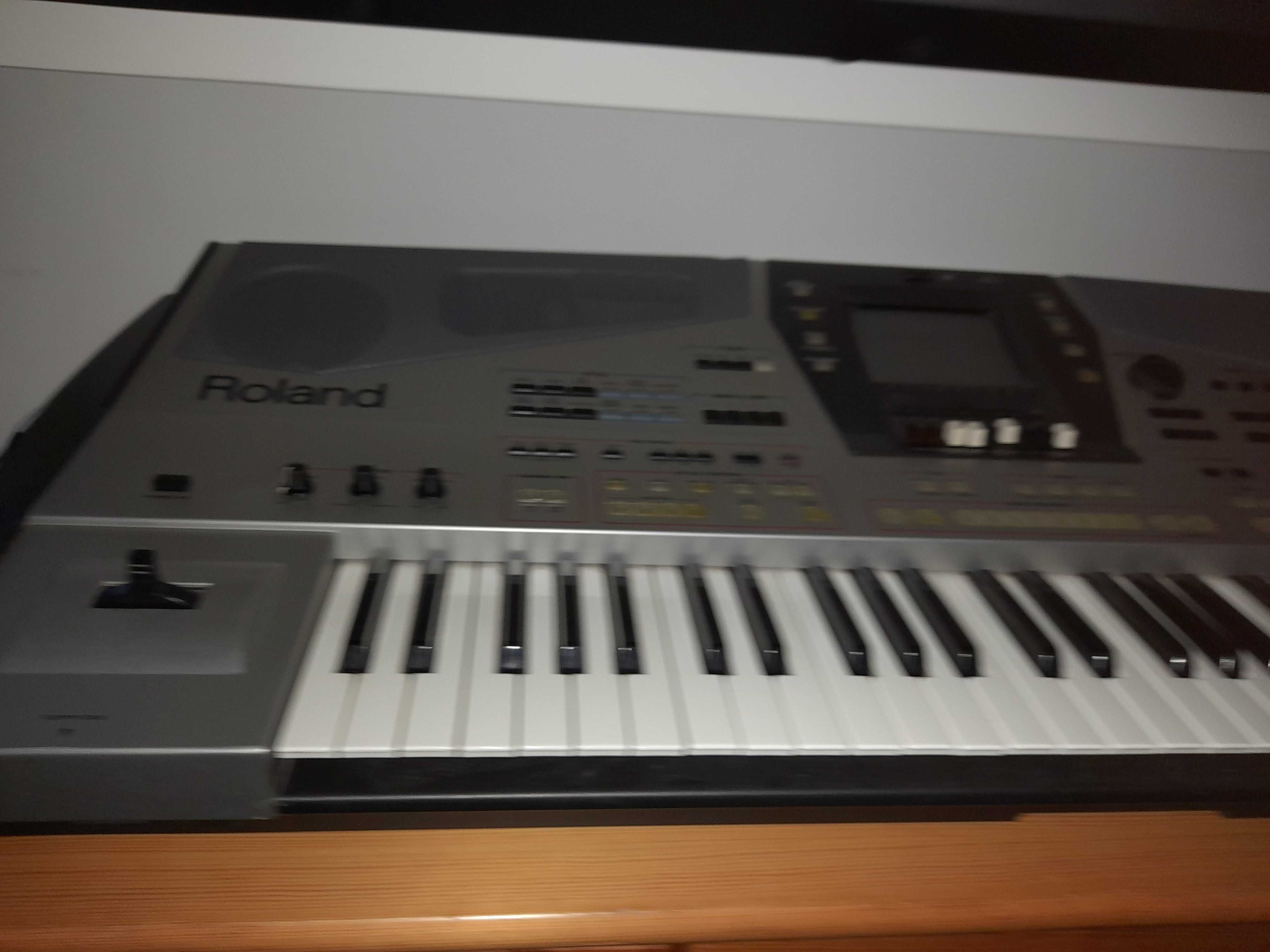 Sprzedam  Roland  E80