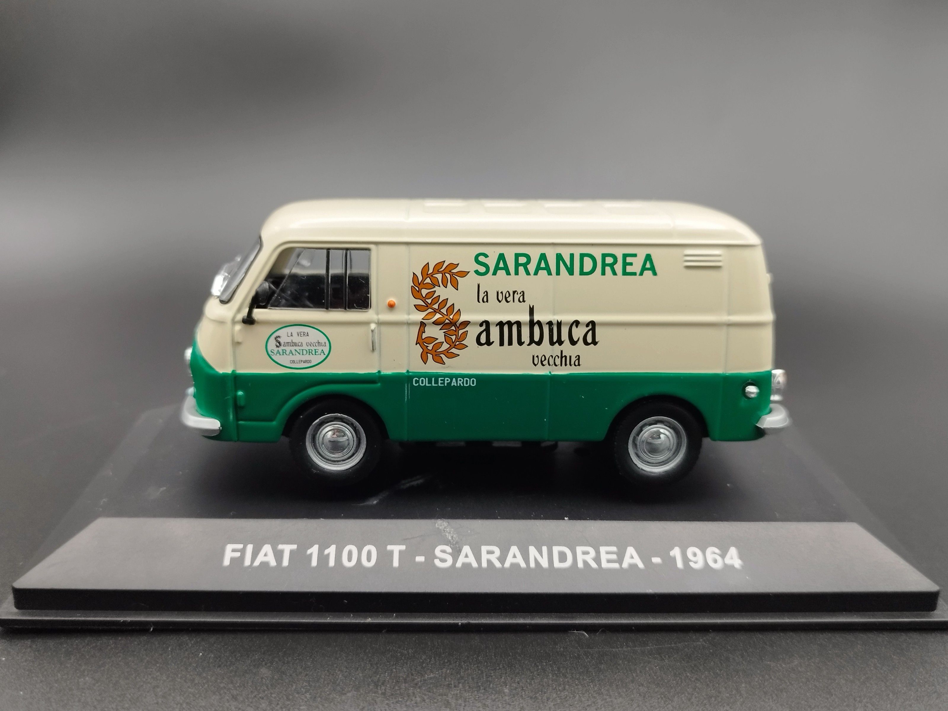 1:43 Altaya  1964 Fiat 1100T Sarandrea model używany