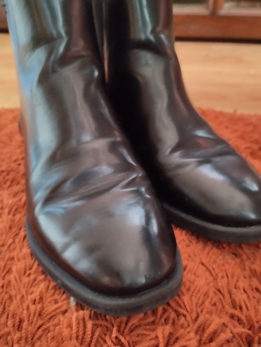 Botas pretas de senhora