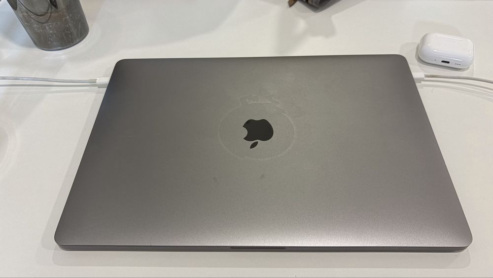 Apple MacBook Pro 15" 2018, i7, 16GB RAM