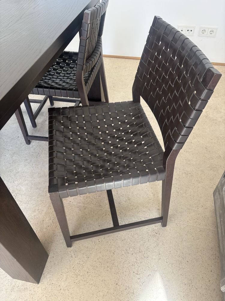 Mesa de jantar e cadeiras