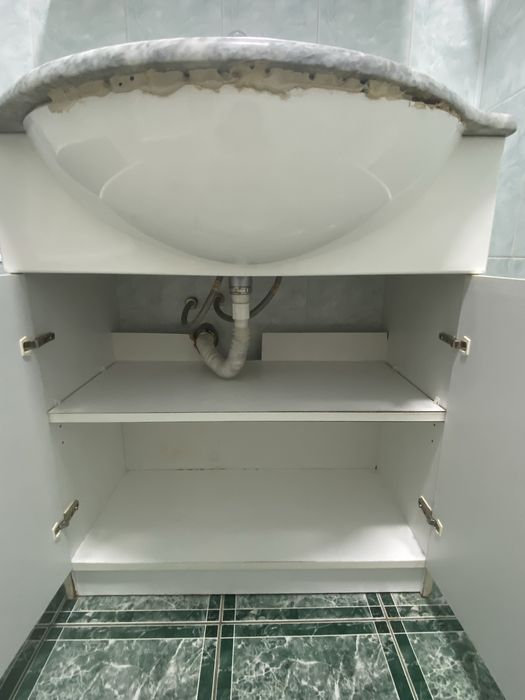 Комплект мебелі в ванну з раковиною