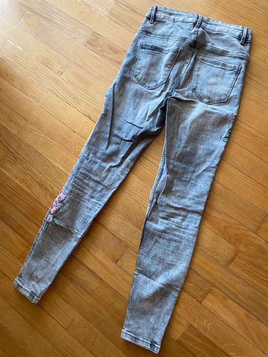 Rurki jeansy House z haftami hafty wysoki stan high waist przetarcia