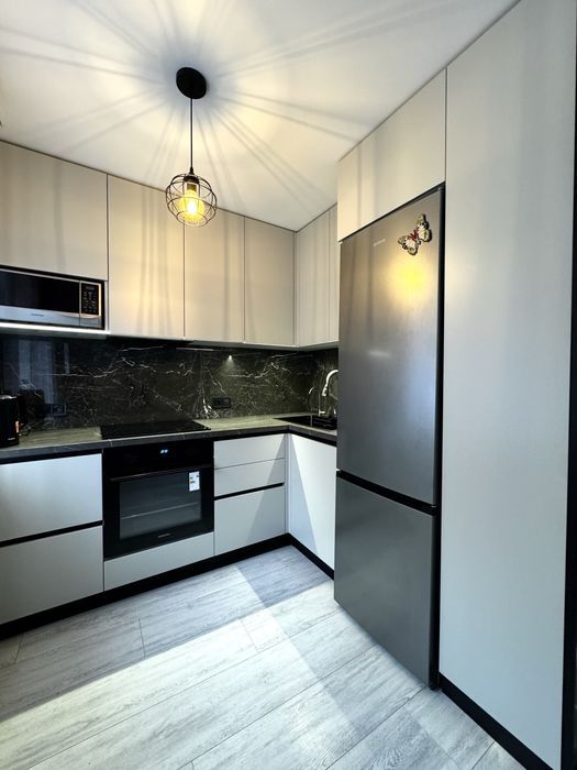 Продаж двокімнатної квартири з ремонтом в центрі міста