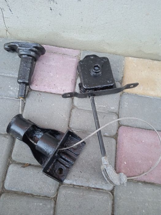 Механізм (домкрат) до запасного кола