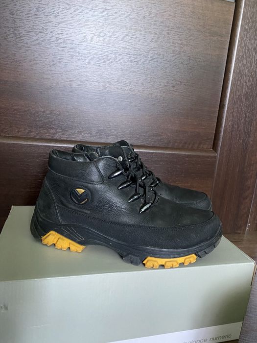 Кросівки для хлопчика шкіряні,36р по 680 кожна пара